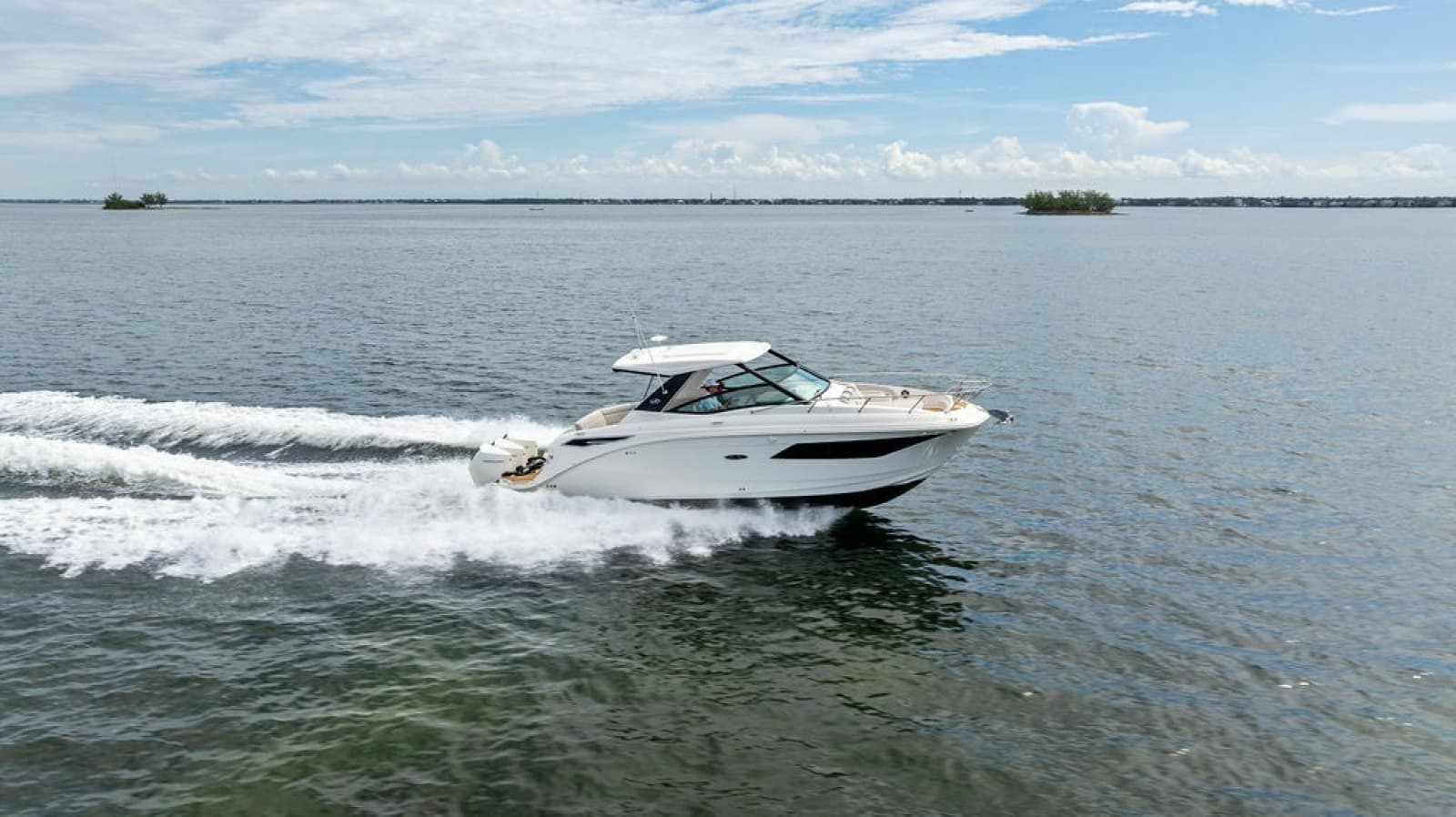 2022 Sea Ray Sundancer 320 Outboard