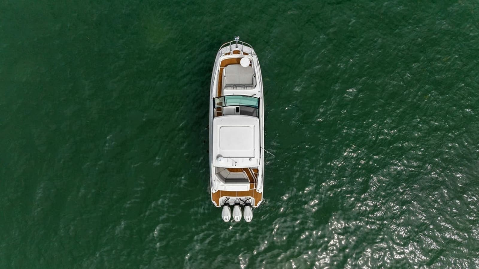 2022 Sea Ray Sundancer 320 Outboard