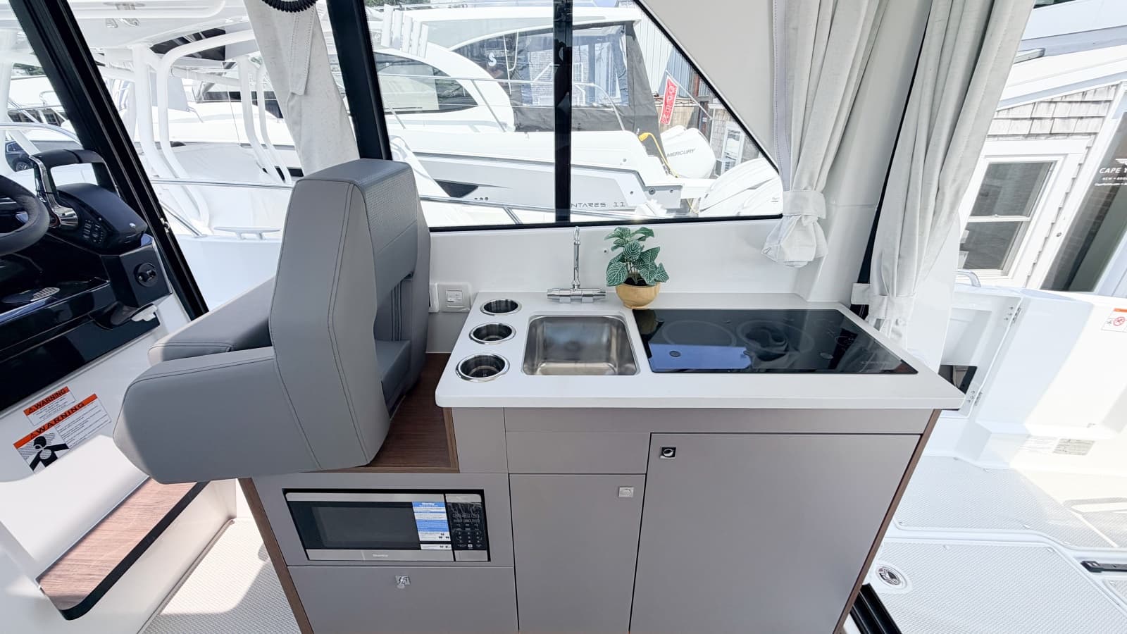 2027 Beneteau Antares 9
