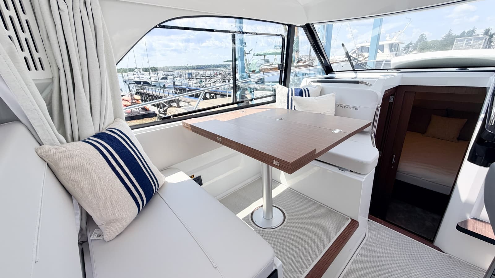 2027 Beneteau Antares 9