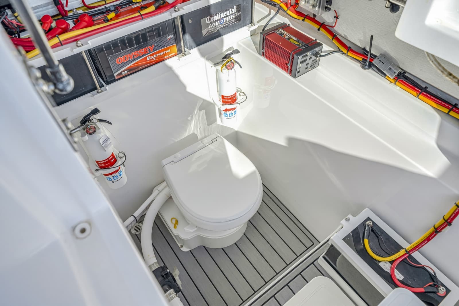 2024 Front Runner 33 Center Console