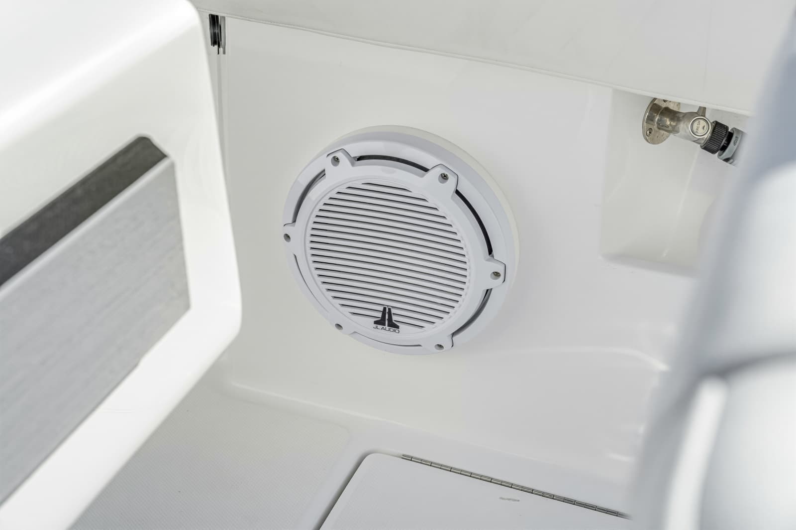 2024 Front Runner 33 Center Console