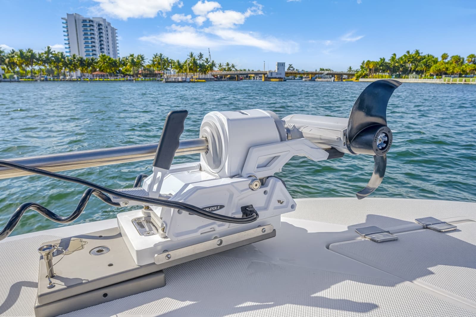 2024 Front Runner 33 Center Console