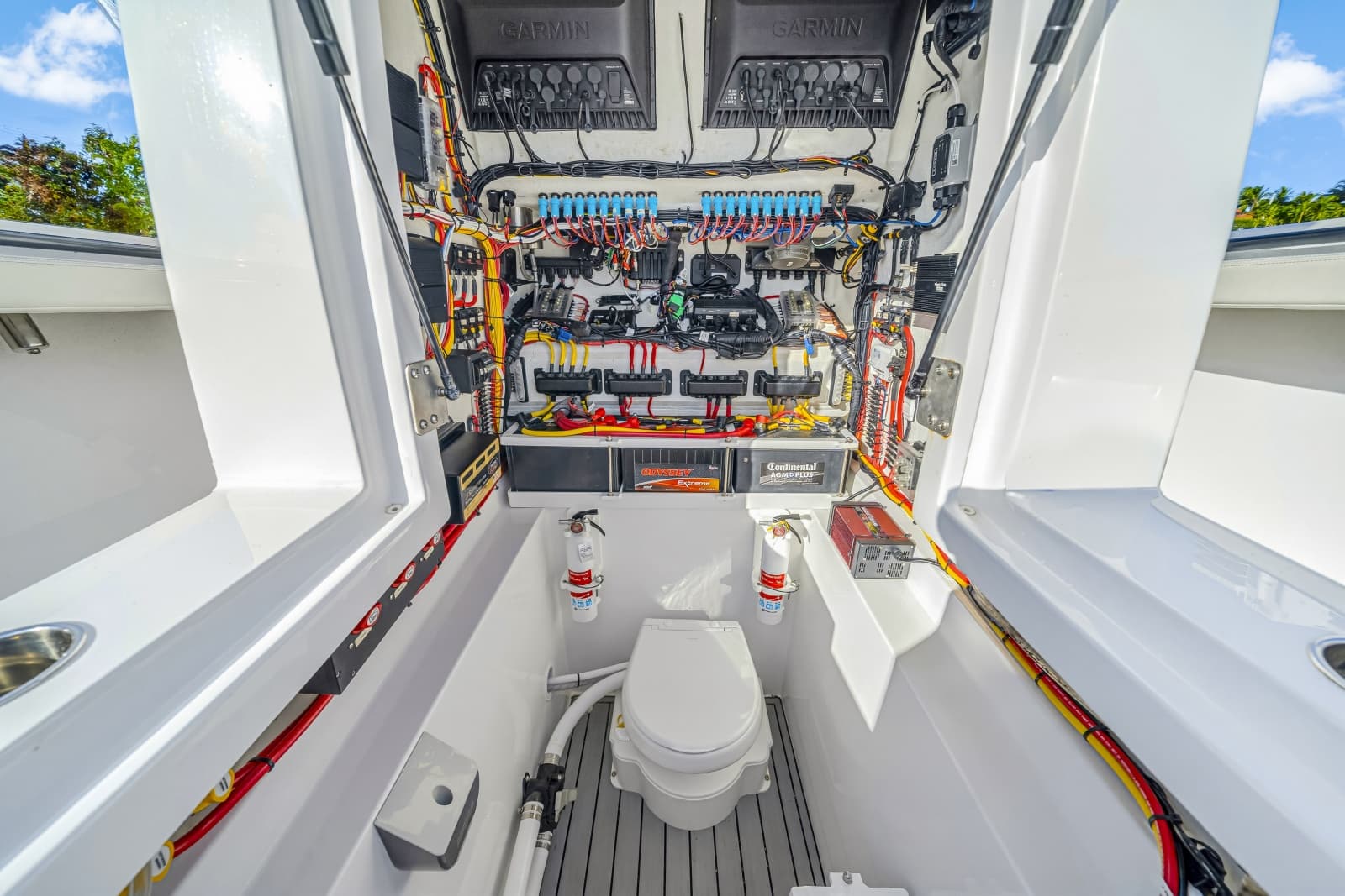 2024 Front Runner 33 Center Console