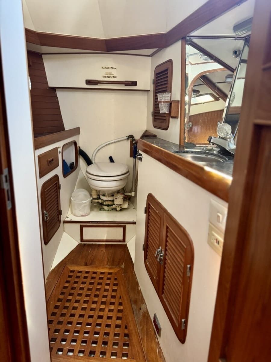 1990 Passport Royal Passport 49