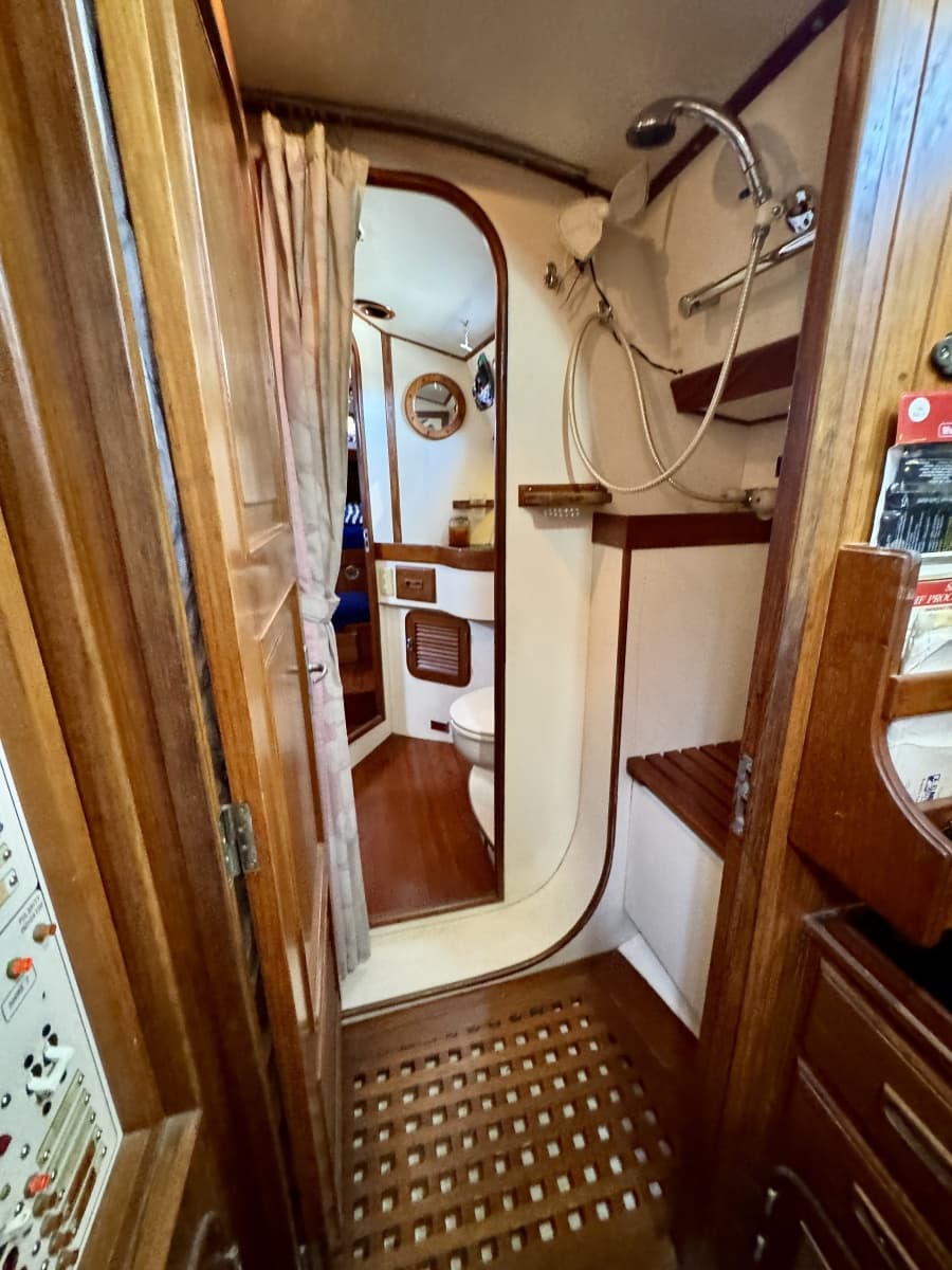 1990 Passport Royal Passport 49