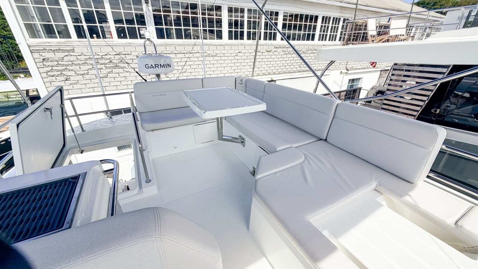 2027 Beneteau Antares 12 Fly