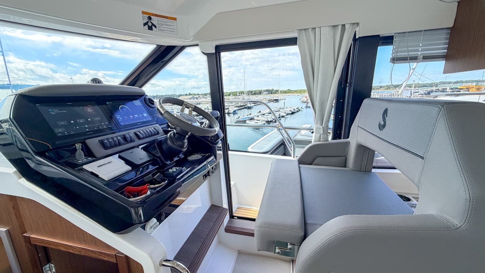 2027 Beneteau Antares 12 Fly