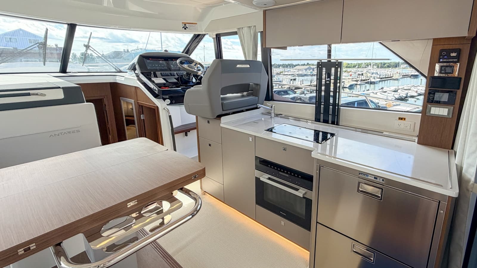 2027 Beneteau Antares 12 Fly