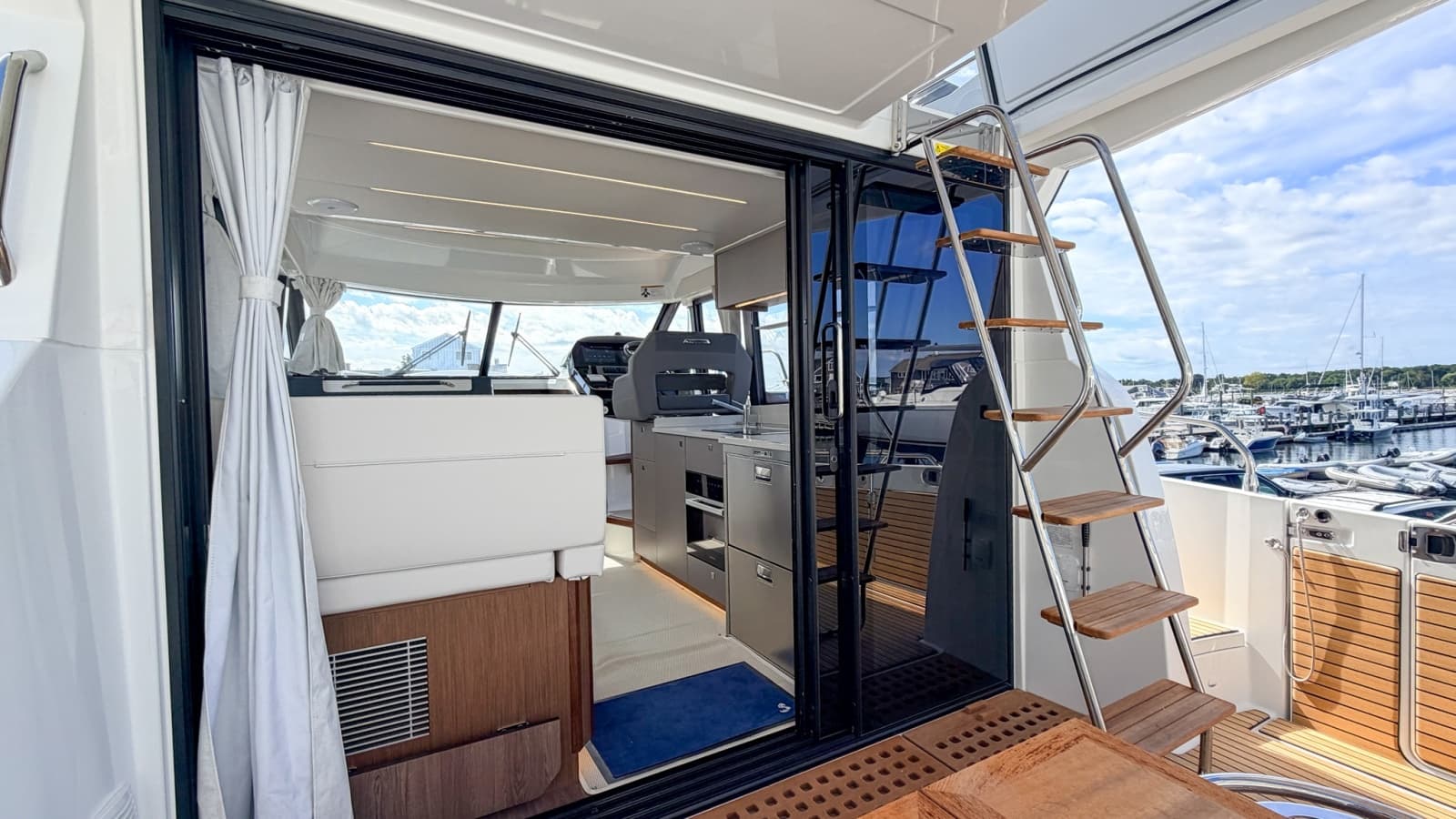 2027 Beneteau Antares 12 Fly