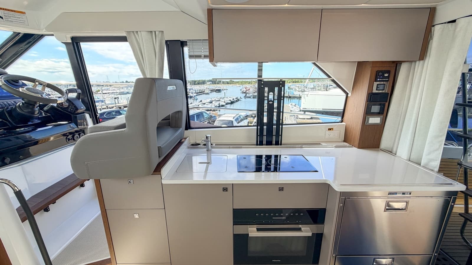 2027 Beneteau Antares 12 Fly