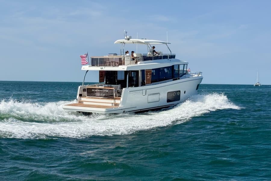 2026 Beneteau Swift Trawler 54
