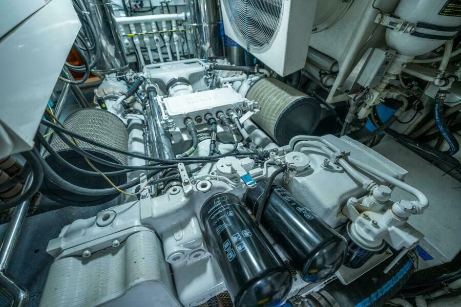2004 Azimut 80 Carat