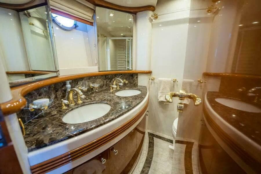 2004 Azimut 80 Carat