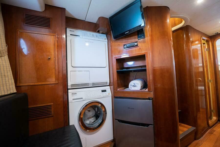 2004 Azimut 80 Carat