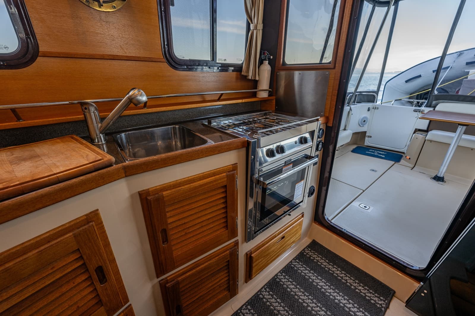 2016 Ranger Tugs R-31 CB