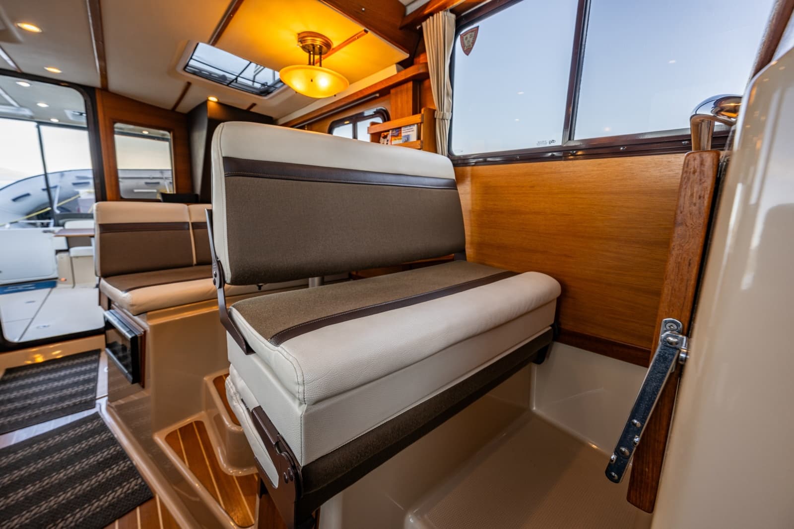 2016 Ranger Tugs R-31 CB