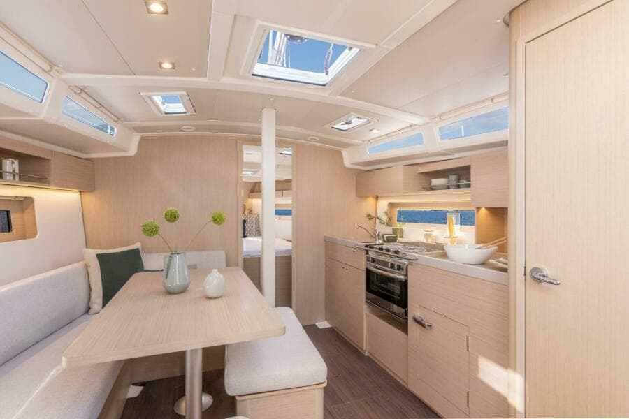 2027 Beneteau Oceanis 37.1