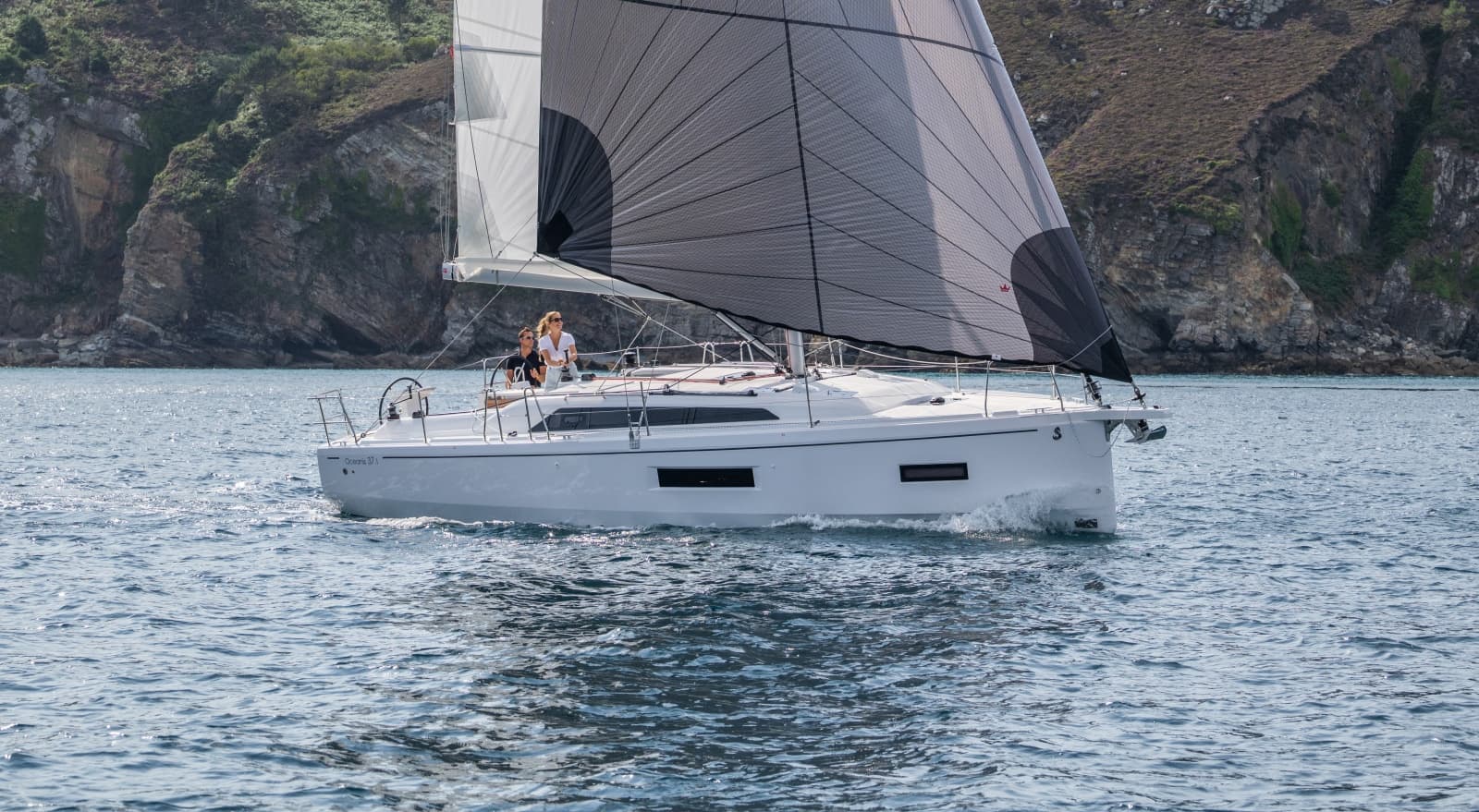 2027 Beneteau Oceanis 37.1