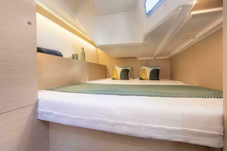 2027 Beneteau Oceanis 37.1