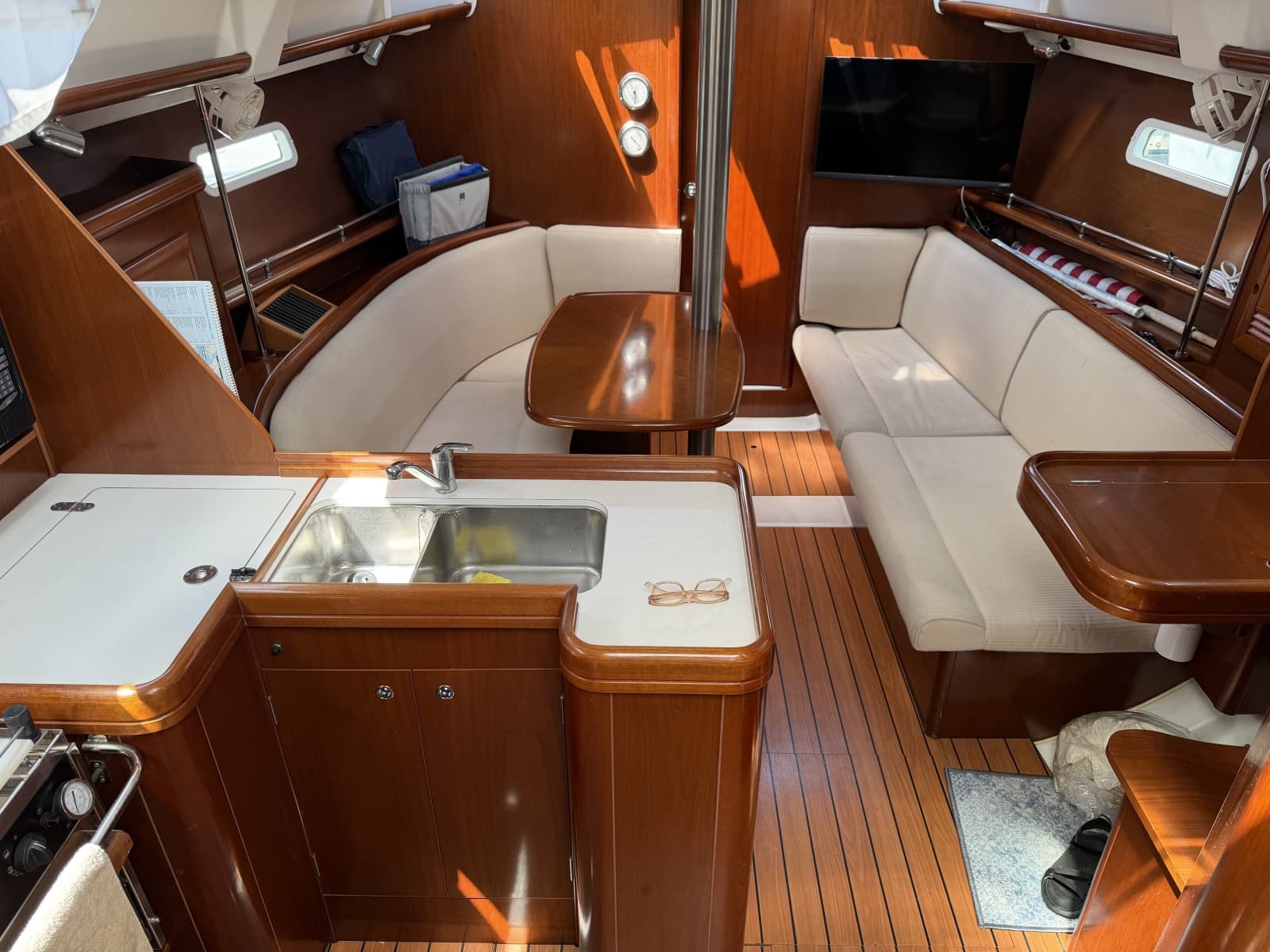 2005 Beneteau 373