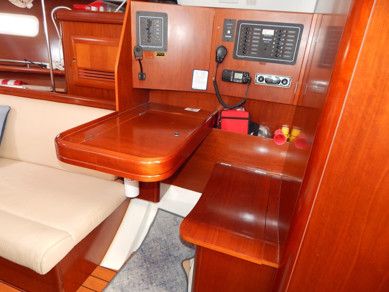 2005 Beneteau 373