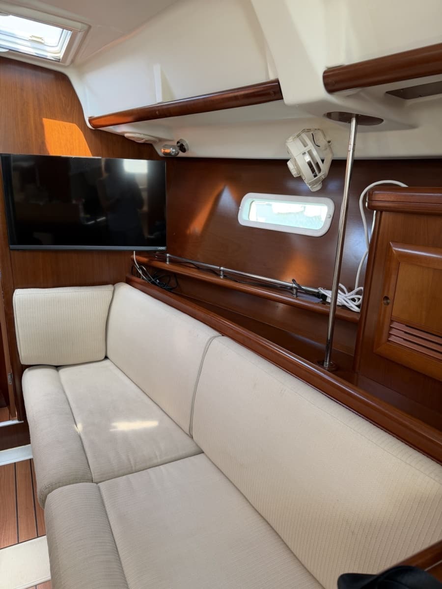 2005 Beneteau 373