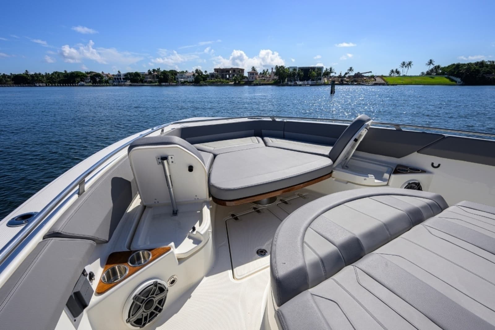 42 ft Boston Whaler 2024 Outrage GATE KEEPER