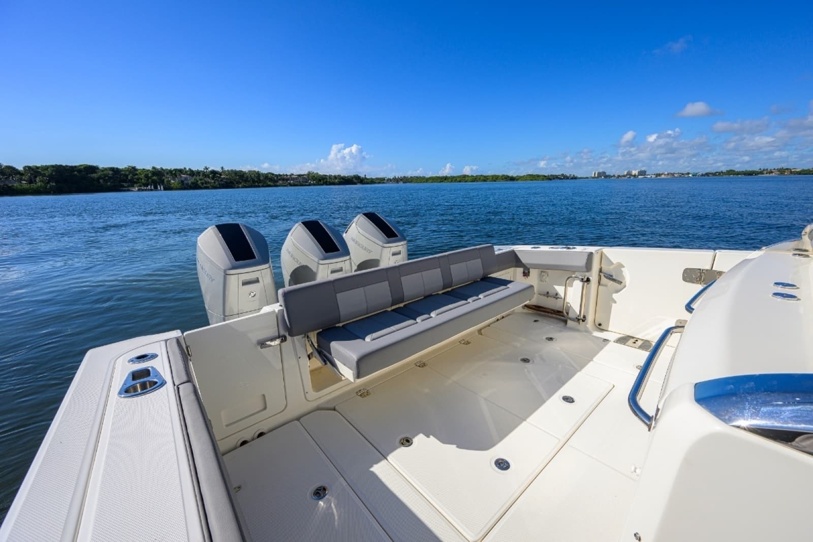 42 ft Boston Whaler 2024 Outrage GATE KEEPER