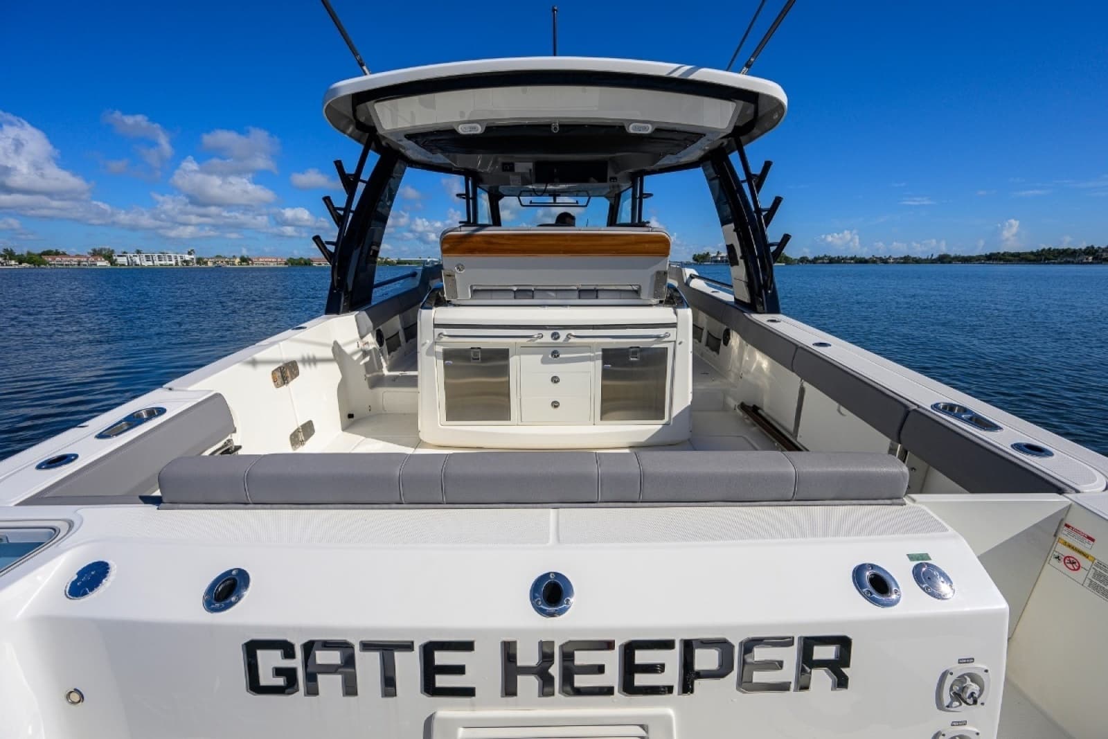 42 ft Boston Whaler 2024 Outrage GATE KEEPER