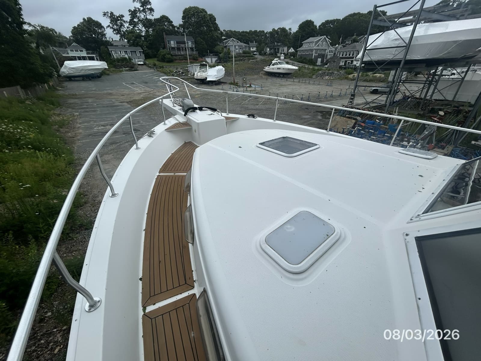 43' Mainship foredeck2
