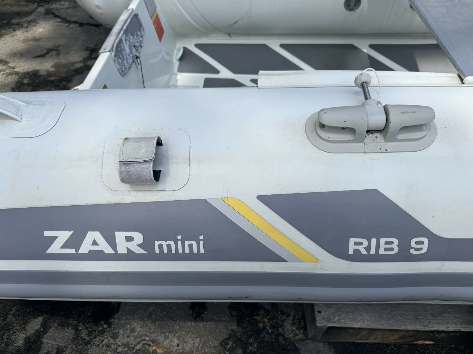 43' Mainship tender3