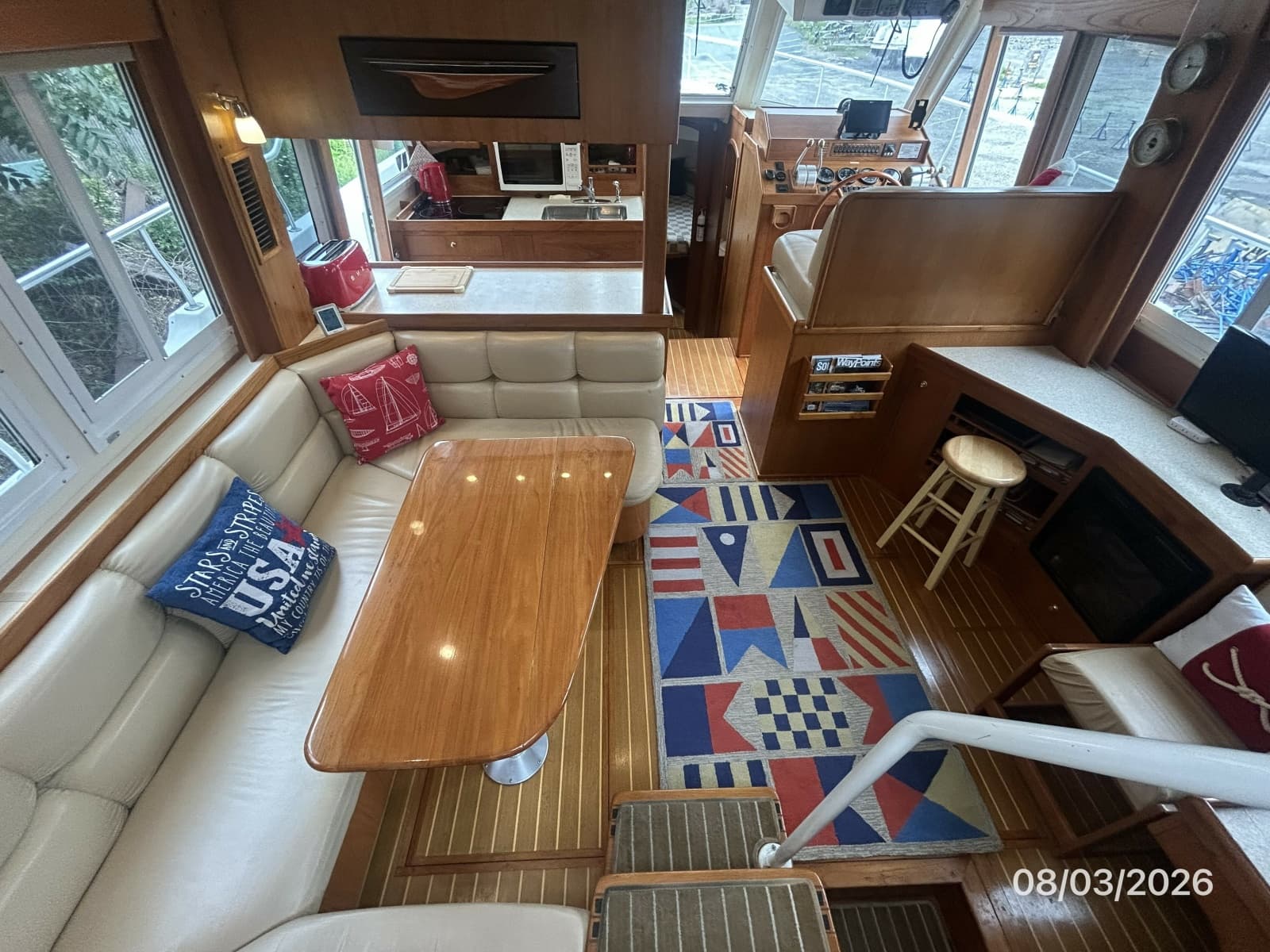 43' Mainship salon forward