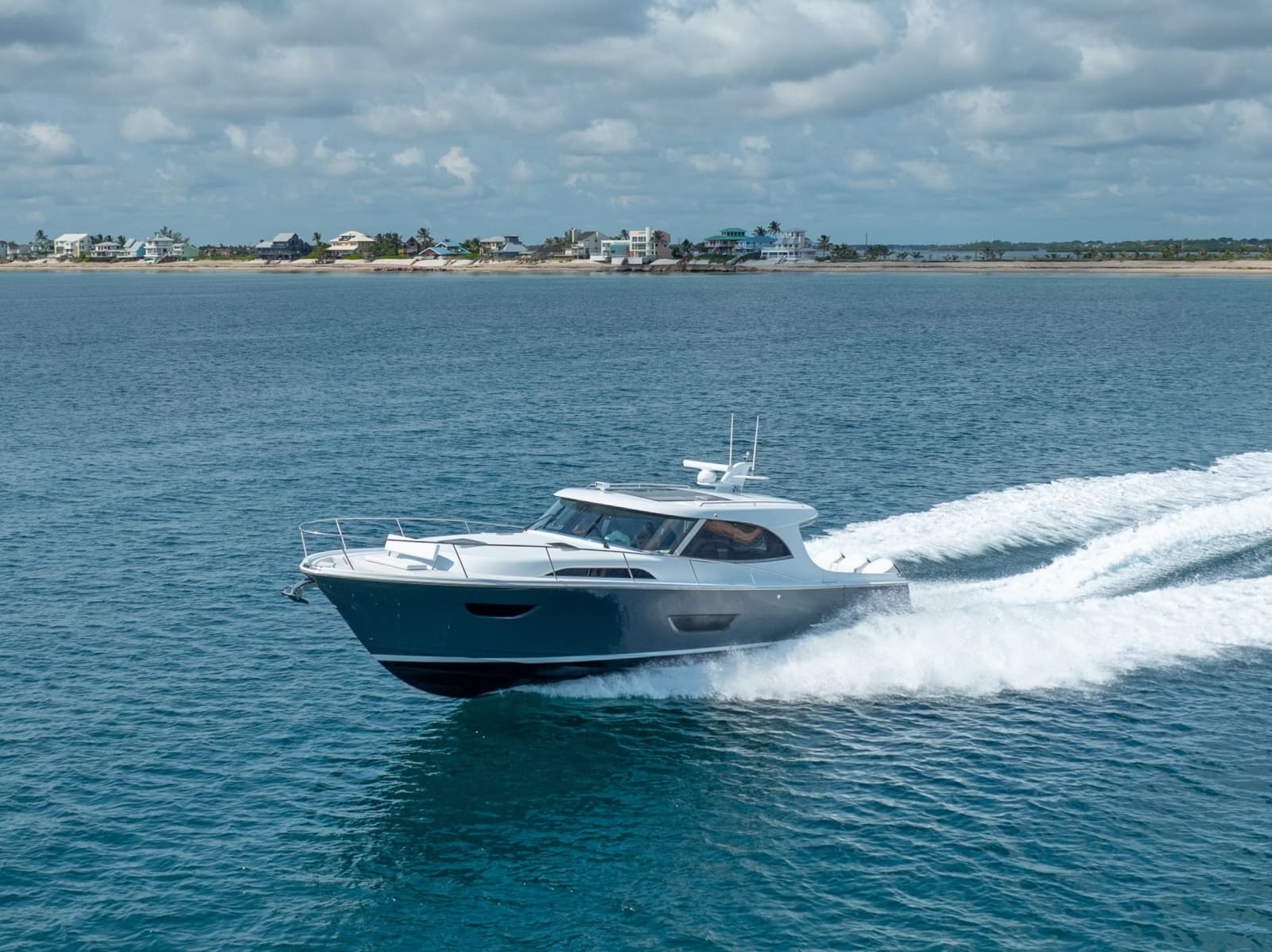 Eclipse 50 - STINGRAY GRAY - Exterior Profile