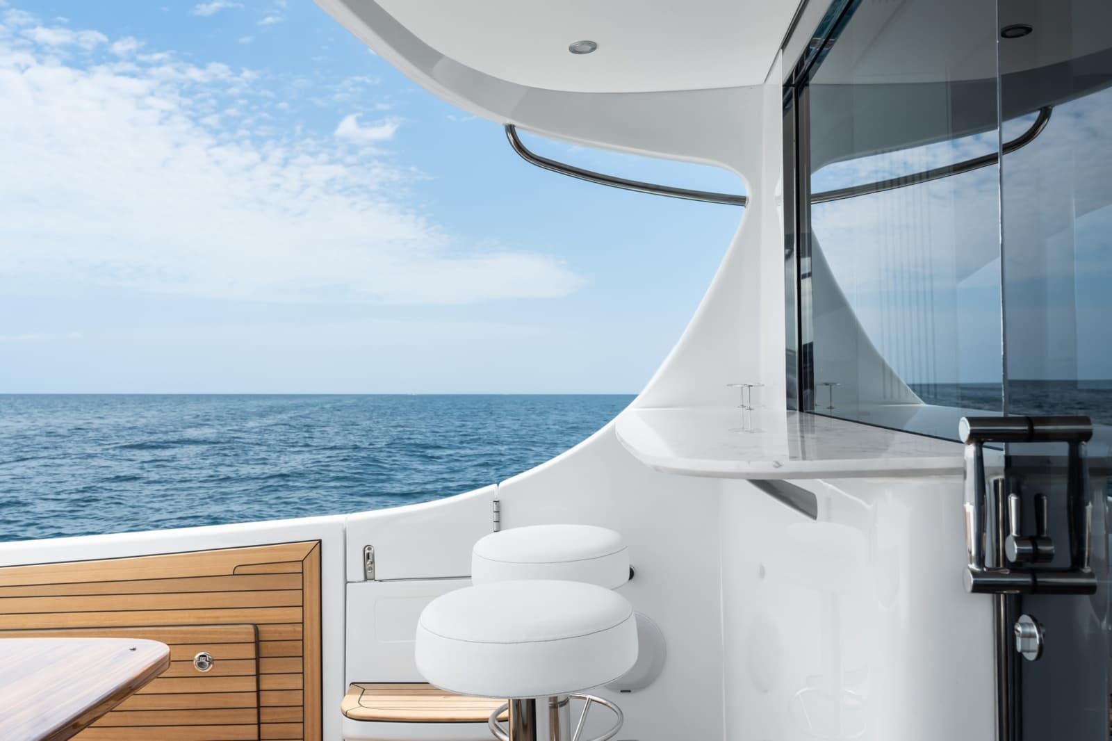 Eclipse 50 - STINGRAY GRAY - Aft
