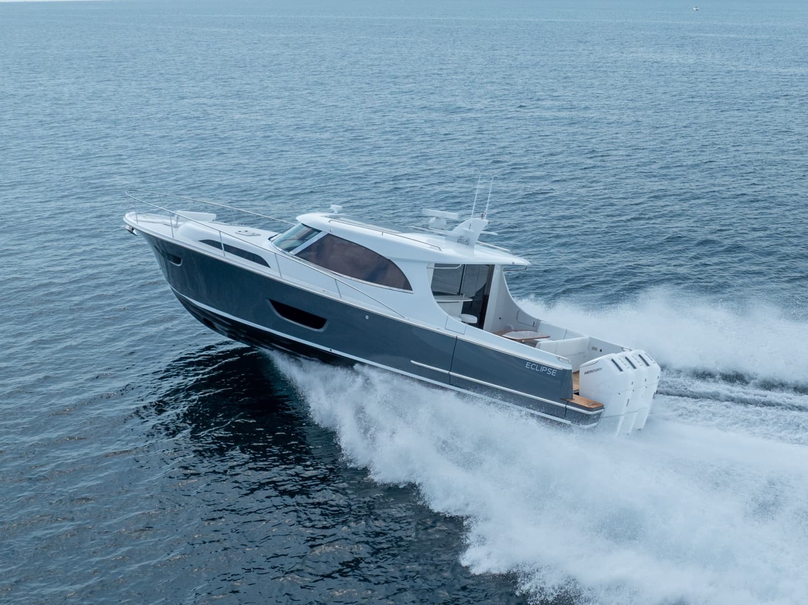 Eclipse 50 - STINGRAY GRAY - Exterior Profile