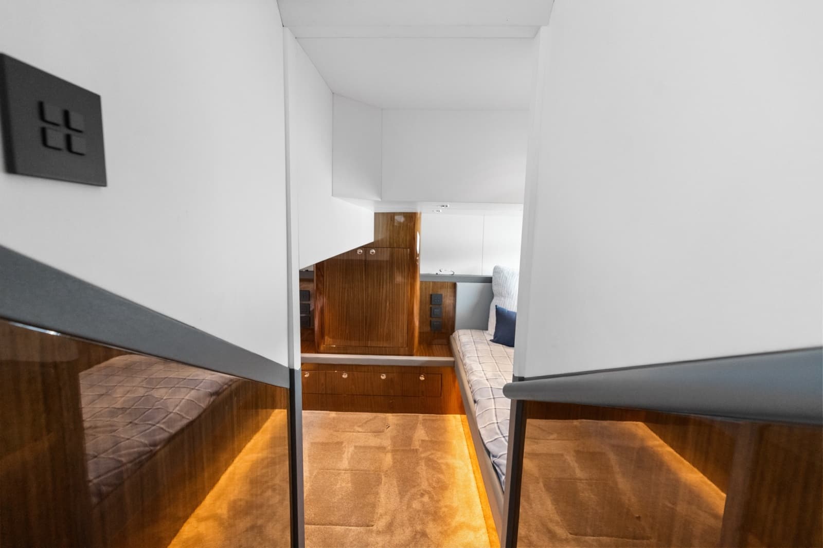 Eclipse 50 - STINGRAY GRAY - Guest Stateroom