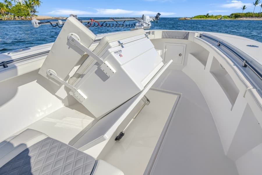 2024 Front Runner 33 Center Console