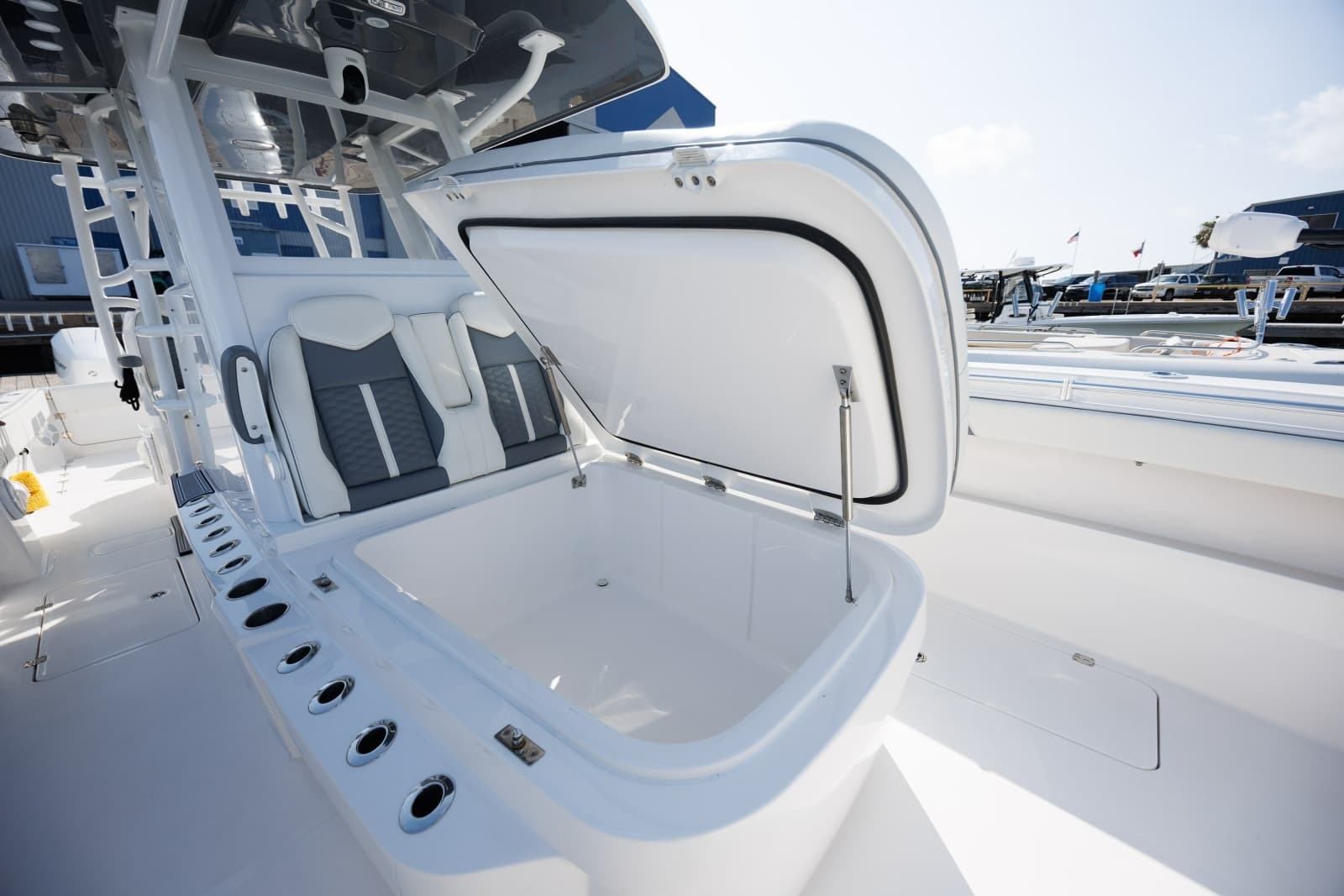 2024 Invincible 33 Catamaran