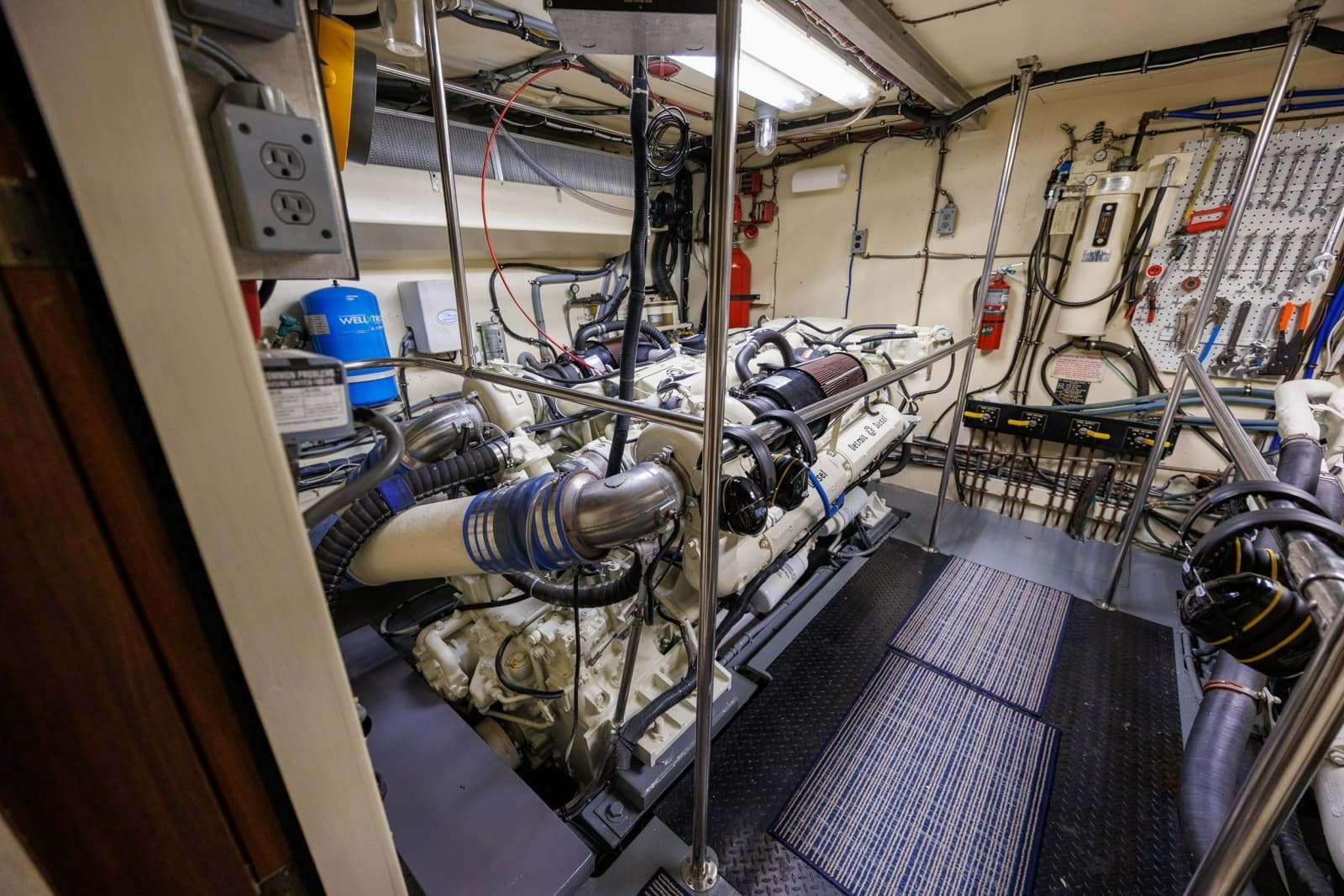 1989 Hatteras 74 Cockpit Motor Yacht
