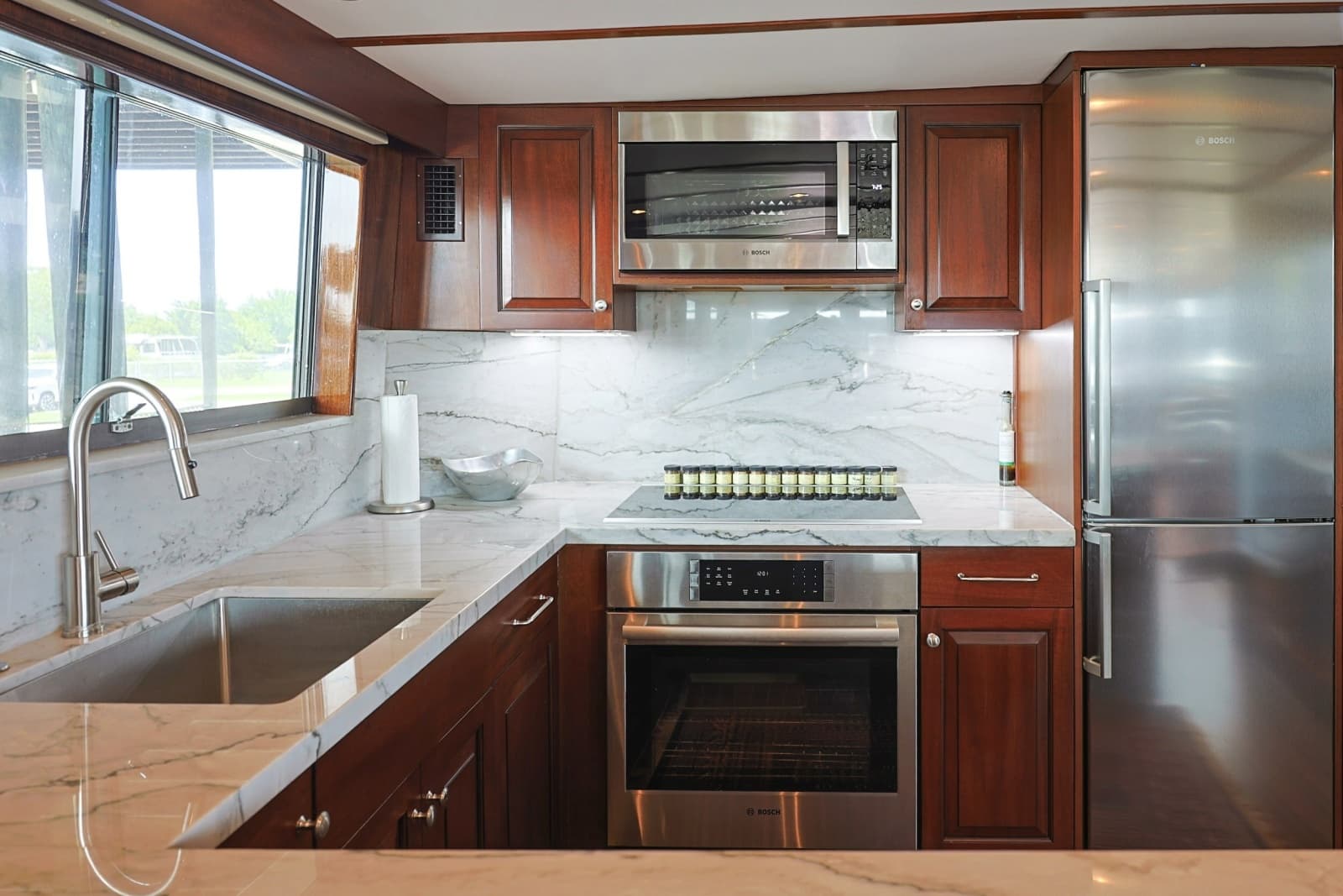 1989 Hatteras 74 Cockpit Motor Yacht