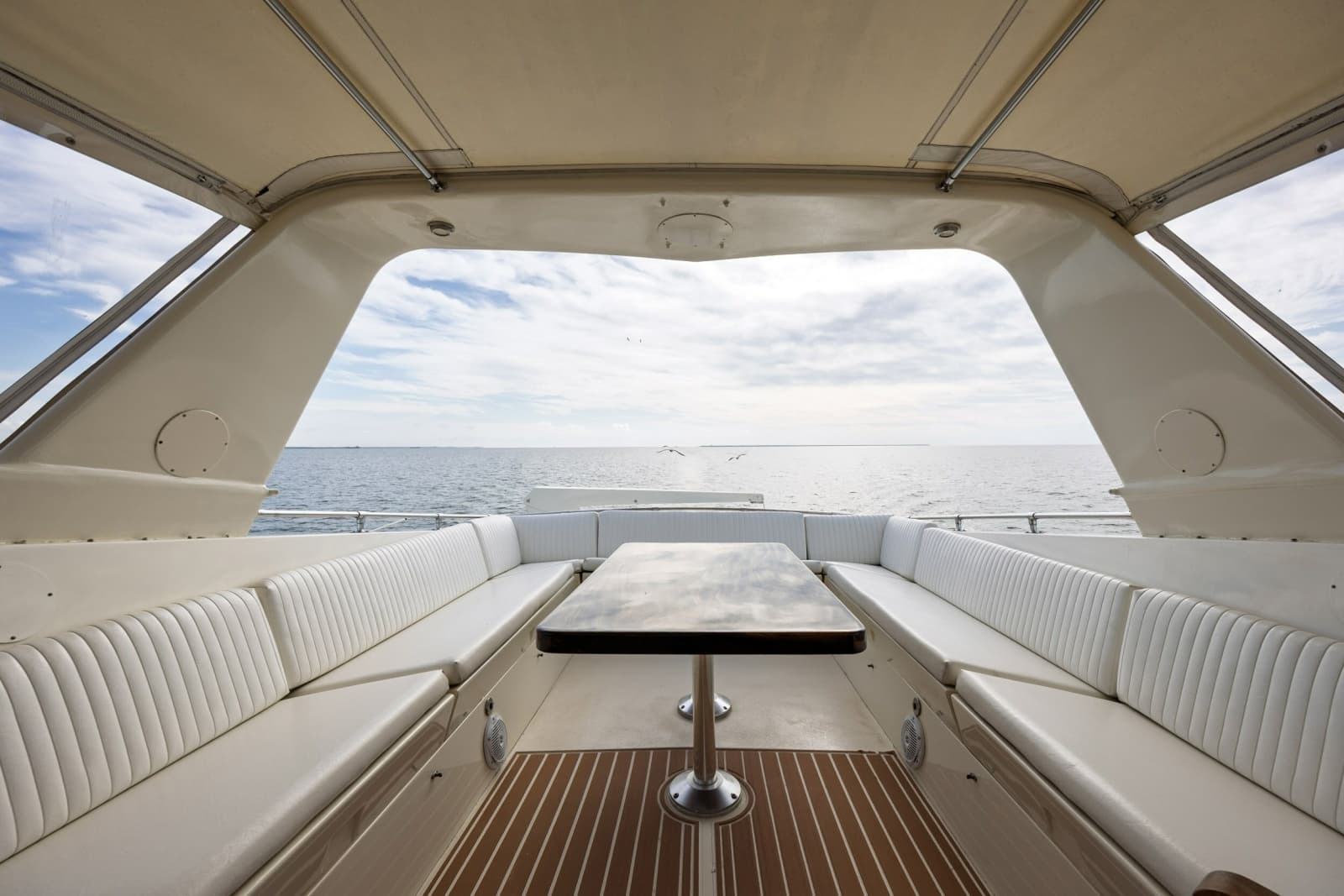 1989 Hatteras 74 Cockpit Motor Yacht