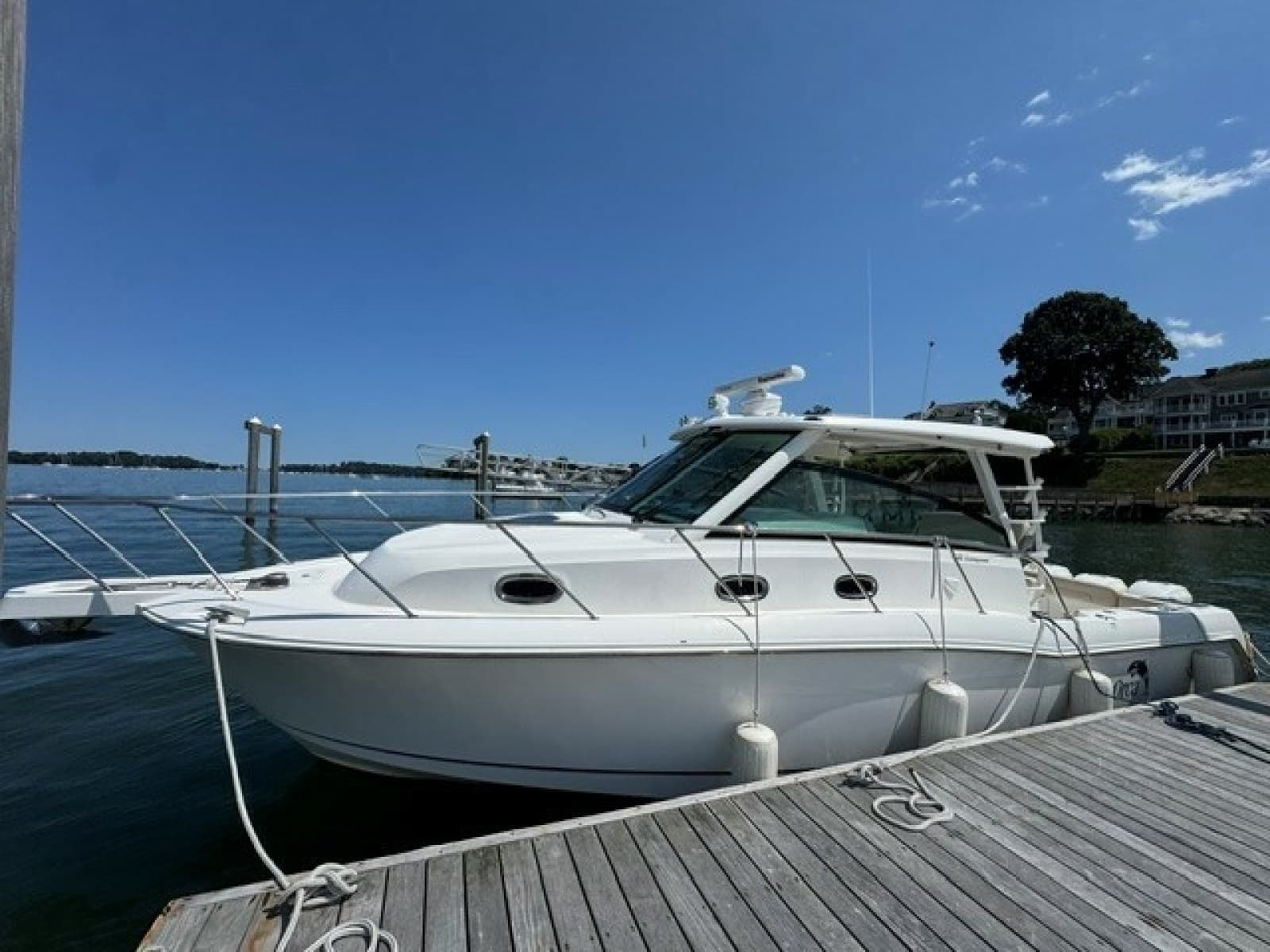 2016 Boston Whaler Conquest