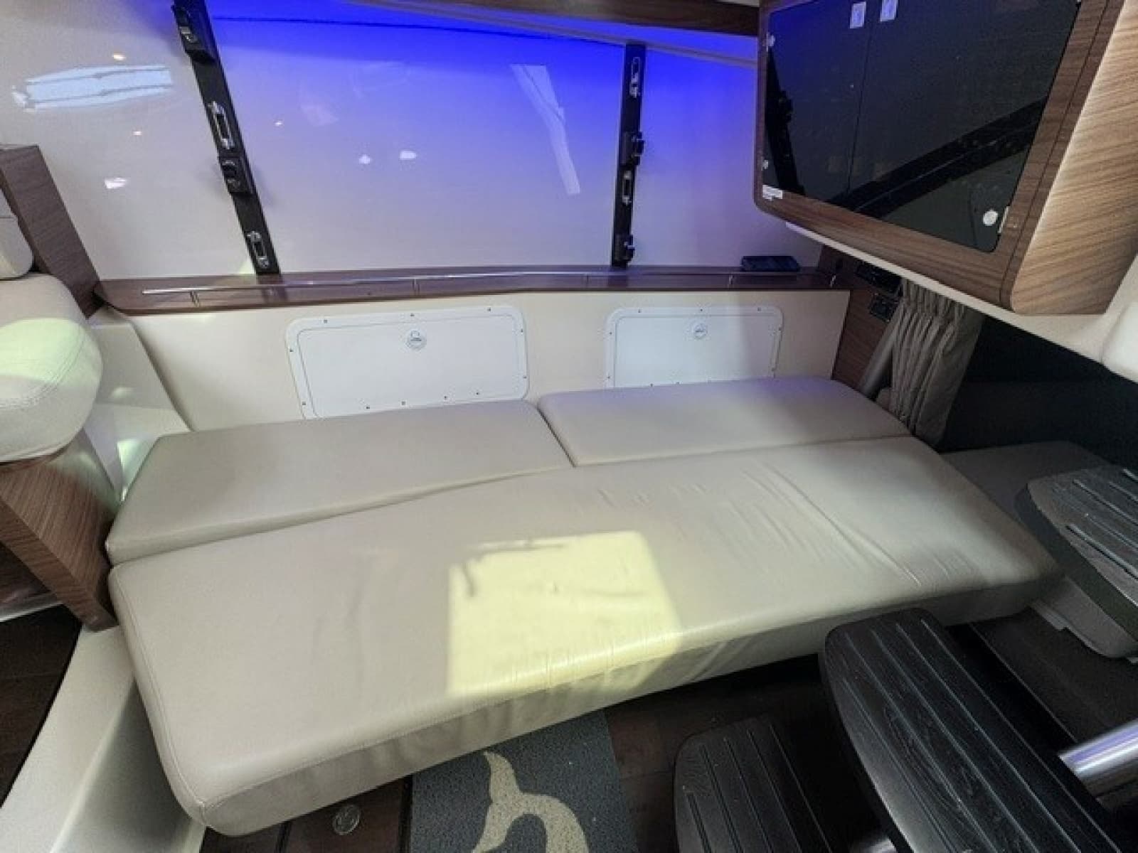 2016 Boston Whaler Conquest