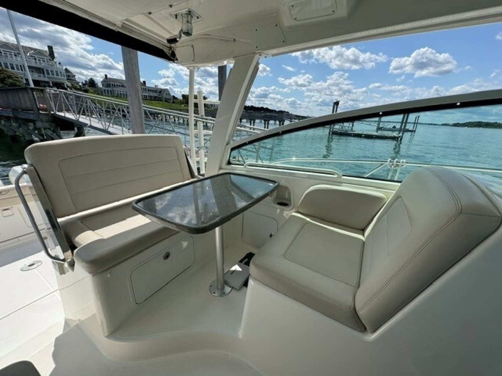 2016 Boston Whaler Conquest