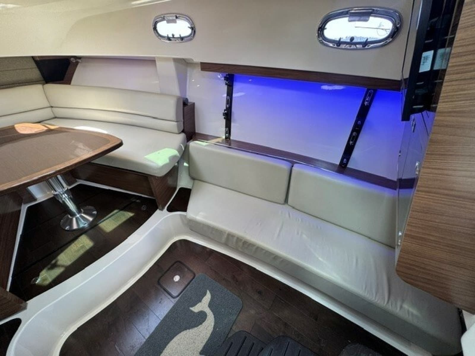 2016 Boston Whaler Conquest