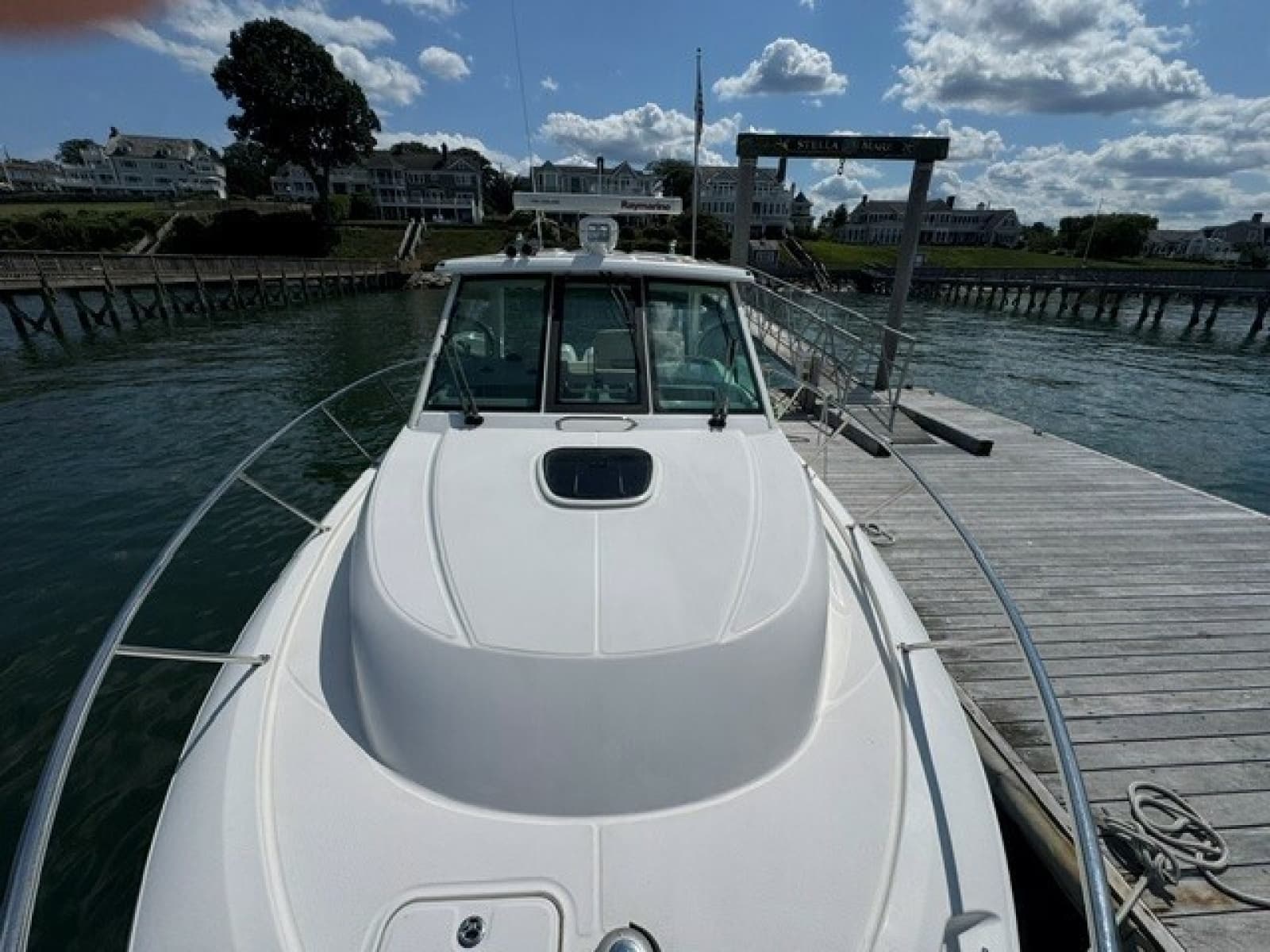 2016 Boston Whaler Conquest
