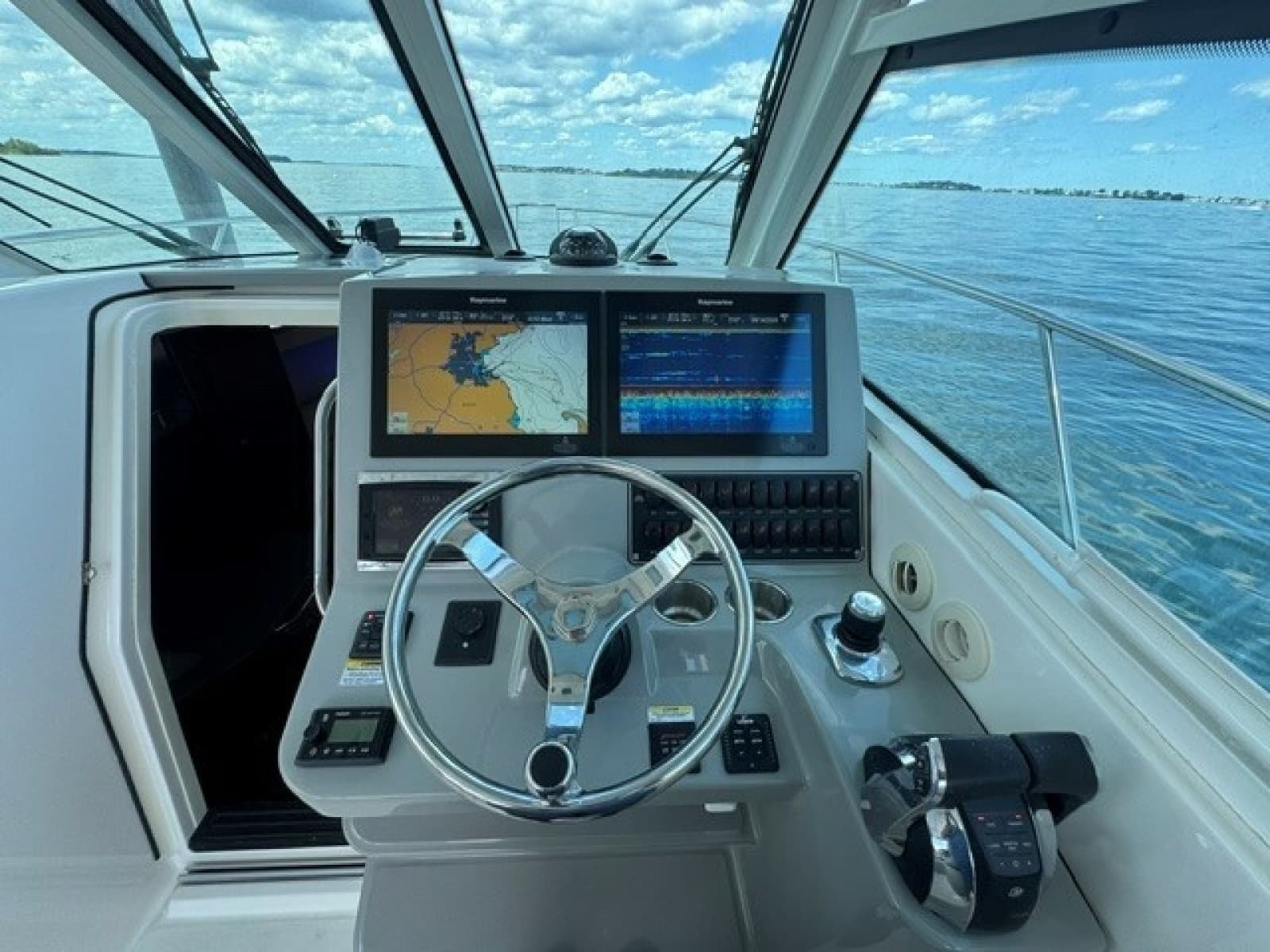 2016 Boston Whaler Conquest