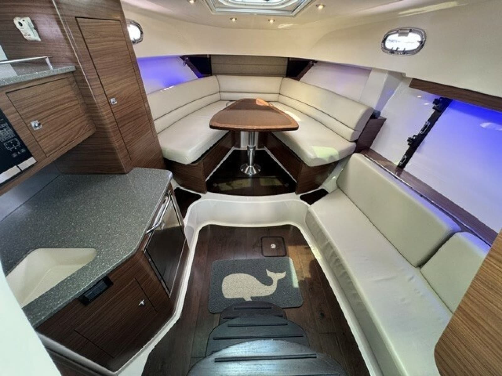 2016 Boston Whaler Conquest