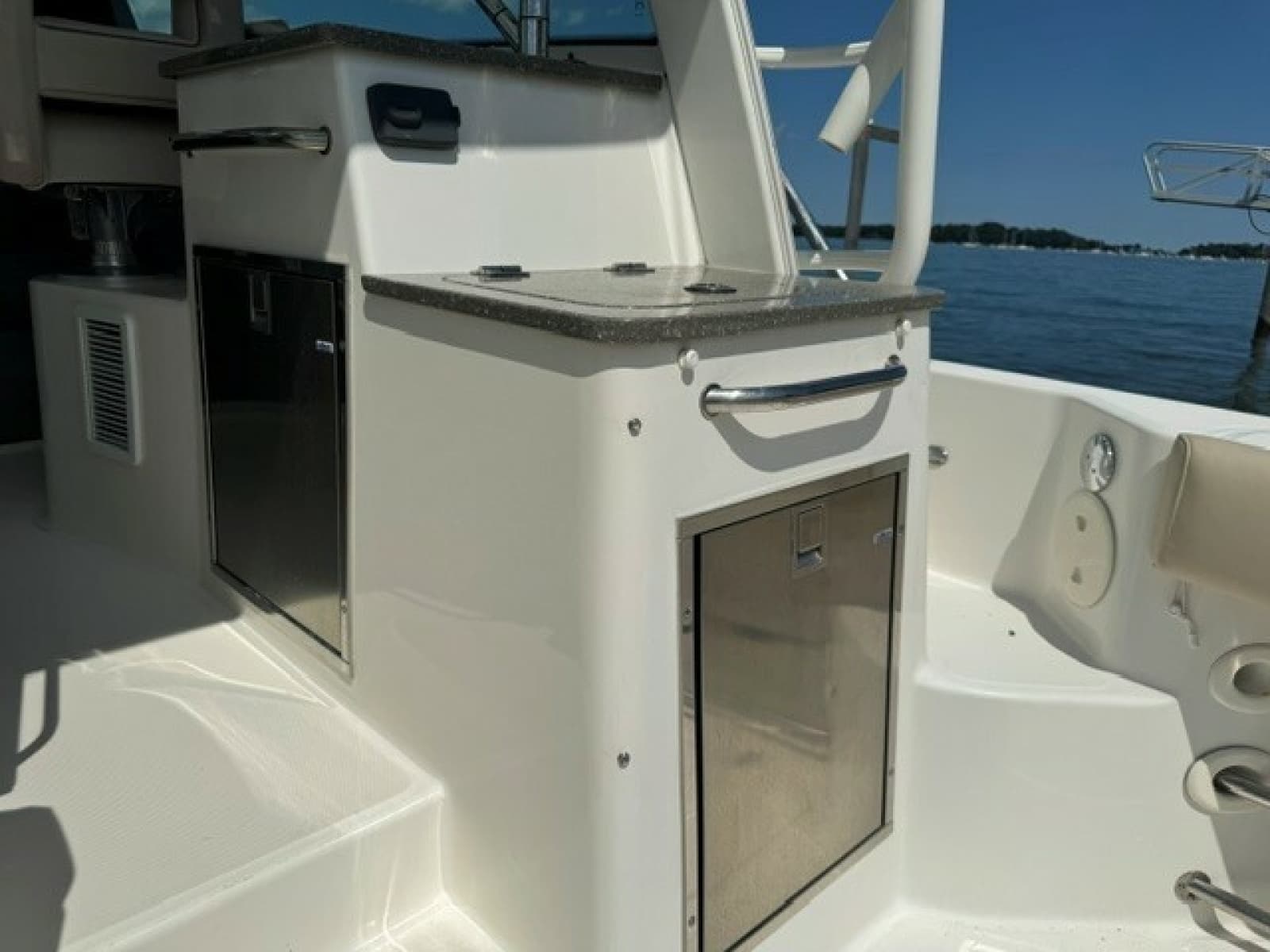 2016 Boston Whaler Conquest